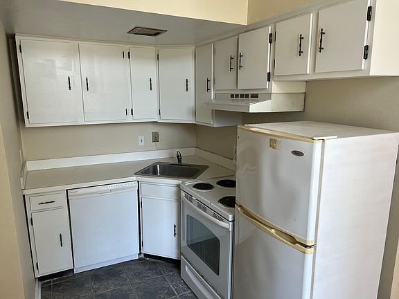 3rd image of 1711 2nd St #203