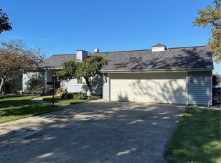 38821 Sunset Dr, Willoughby, OH 44094
