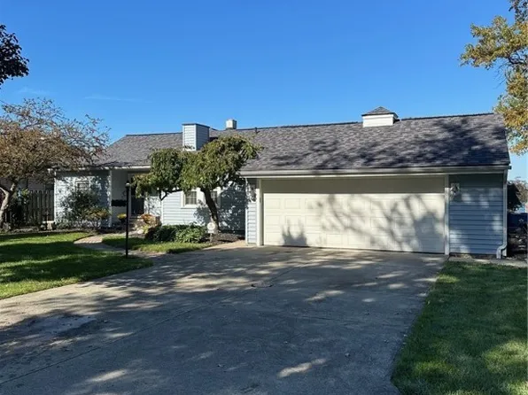38821 Sunset Dr, Willoughby, OH 44094