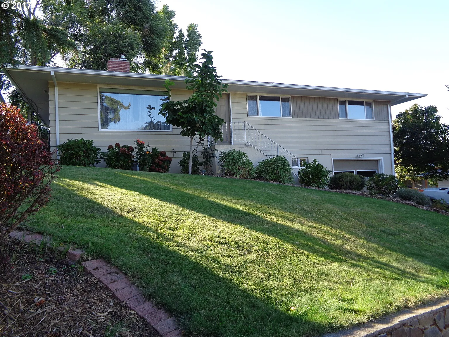 712 E 21st Pl photo 1