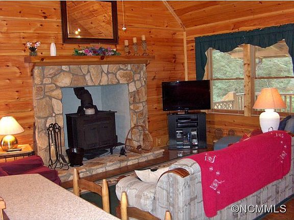 5th image of 145 Longridge Ln