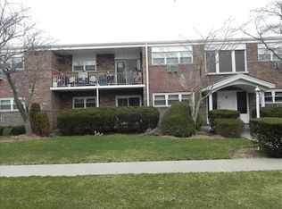 18 Ivy St APT 7B, Farmingdale, NY 11735