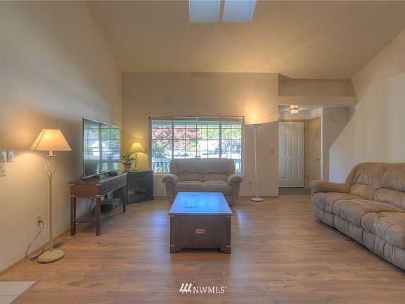 3rd image of 6827 57th Court SE
