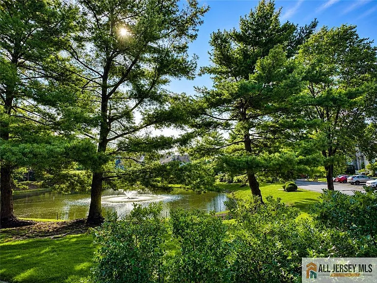 102 Goodwin Dr — Photo 8