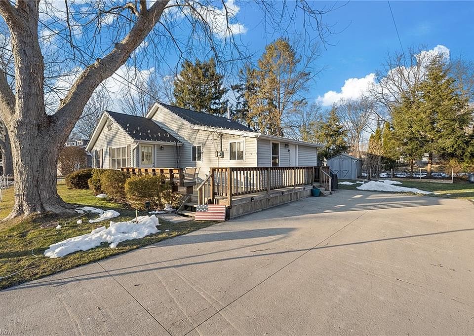 1st image of 65 River Dr