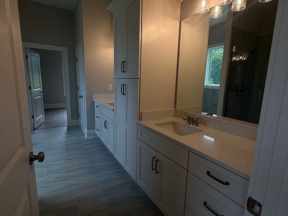 5th image of 137 Twin Oaks Dr
