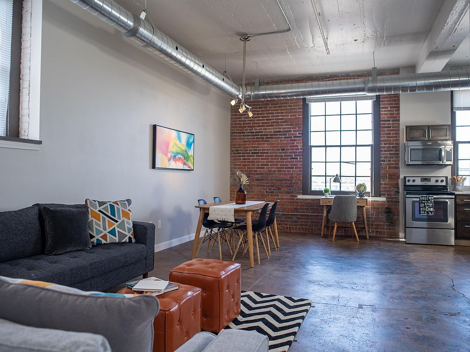 1st image of 402 E 4th St #10858415