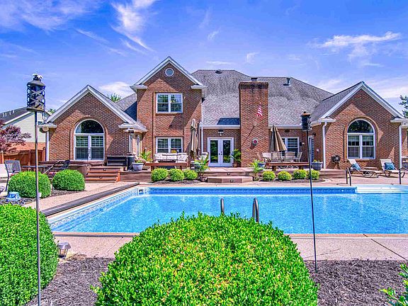 2nd image of 3243 Brookfield Dr
