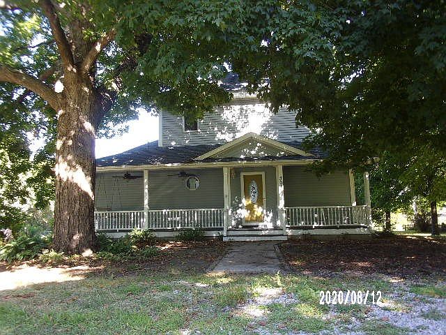 1st image of 301 2nd St NE