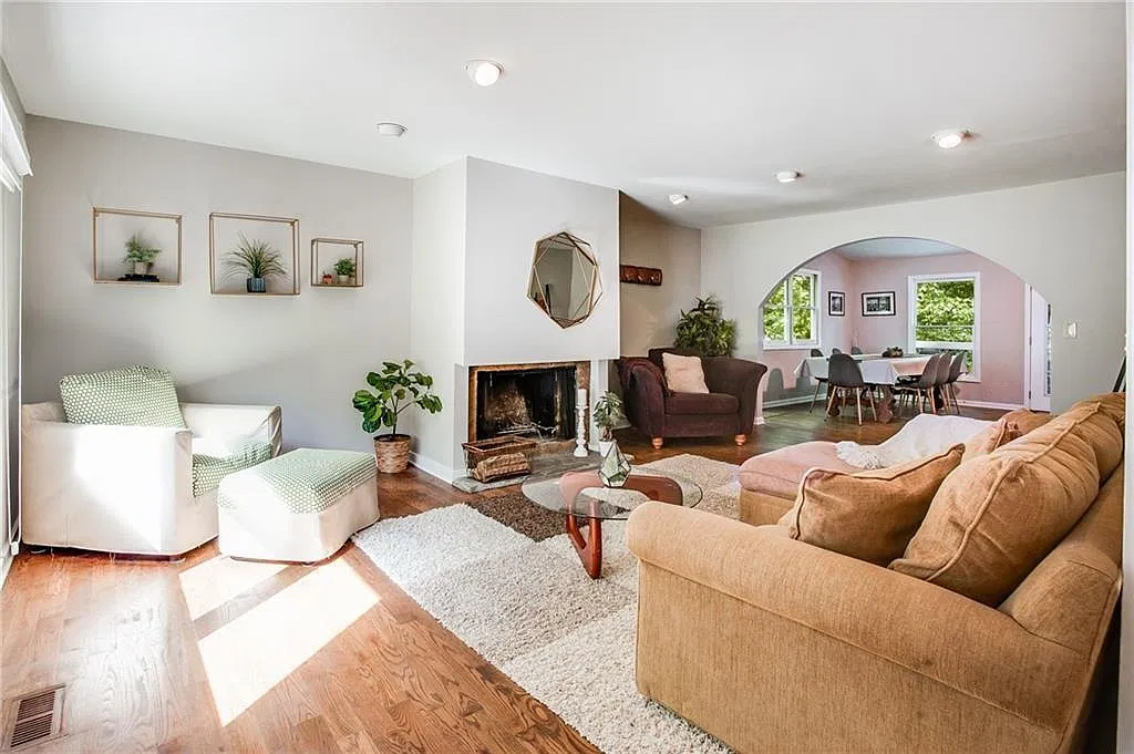 5 bed, 4.5 bath, 4087 sqft, $5,500 — Photo 3