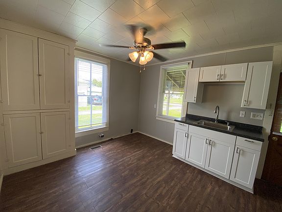 5th image of 225 N Bridge St #225