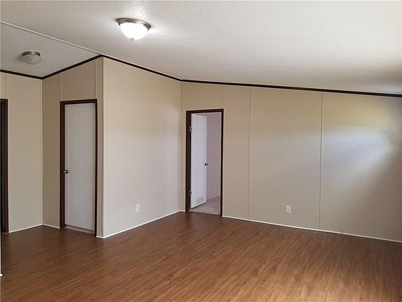 5th image of 4008 Applewood Ct