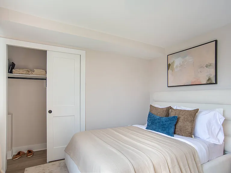 Connecticut House Apartments — Photo 41