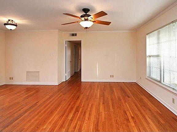 3rd image of 323 Burnside Dr