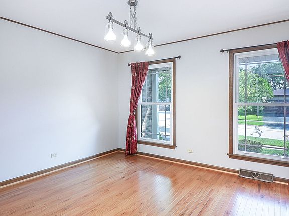 5th image of 1573 Marquette Ave