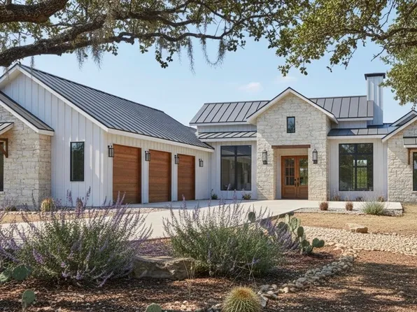 208 Interlaken St, Fredericksburg, TX 78624