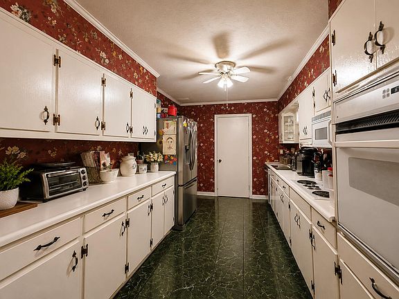 4th image of 1402 Thomas St