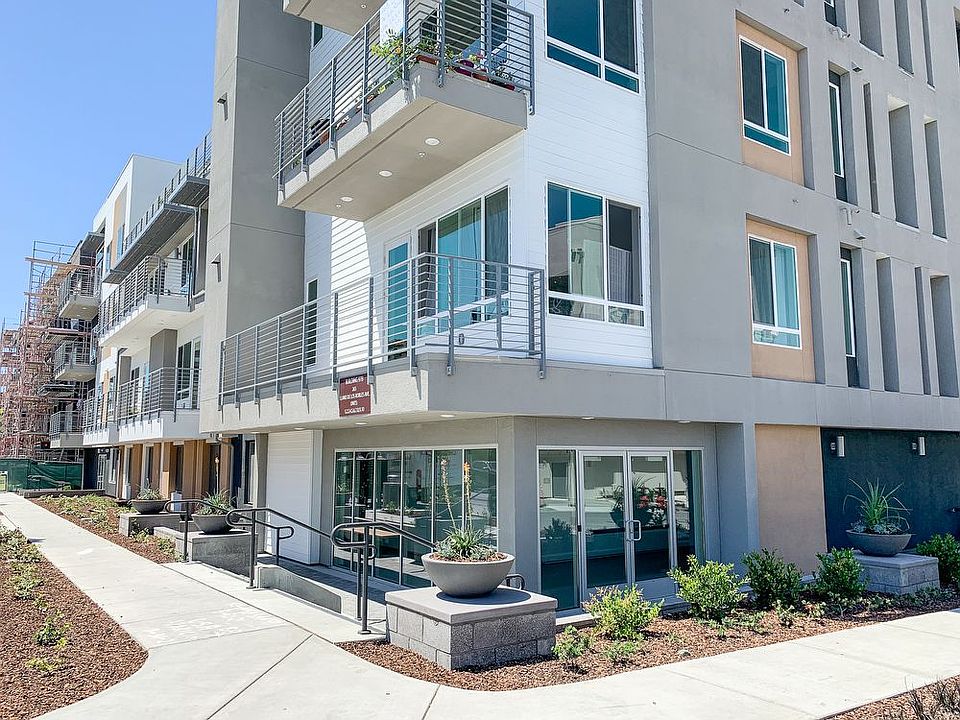 1st image of 263 Llano De Los Robles Ave