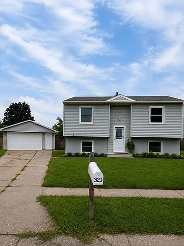 321 19th Avenue Ct W Photo 1