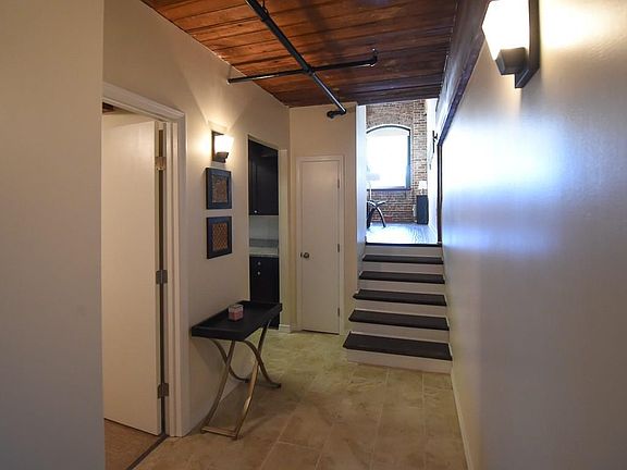 2nd image of 1107 S Peters St APT 417