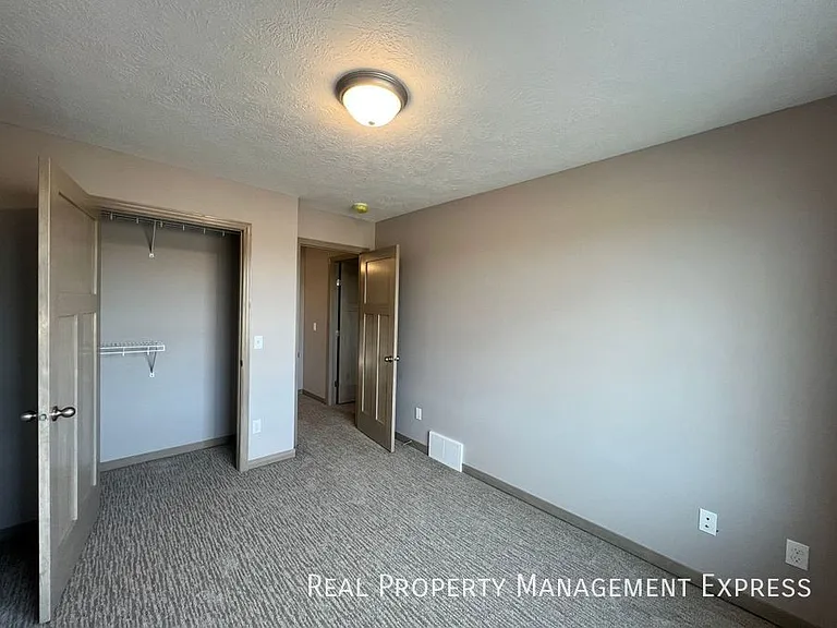 2114 S Ronsiek Ave — Photo 15