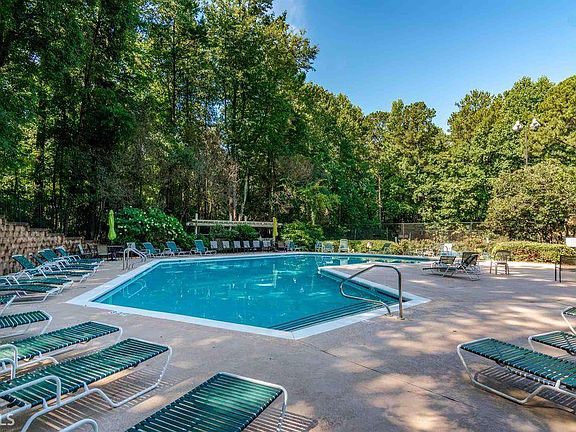 3rd image of 1405 Woodcliff Dr
