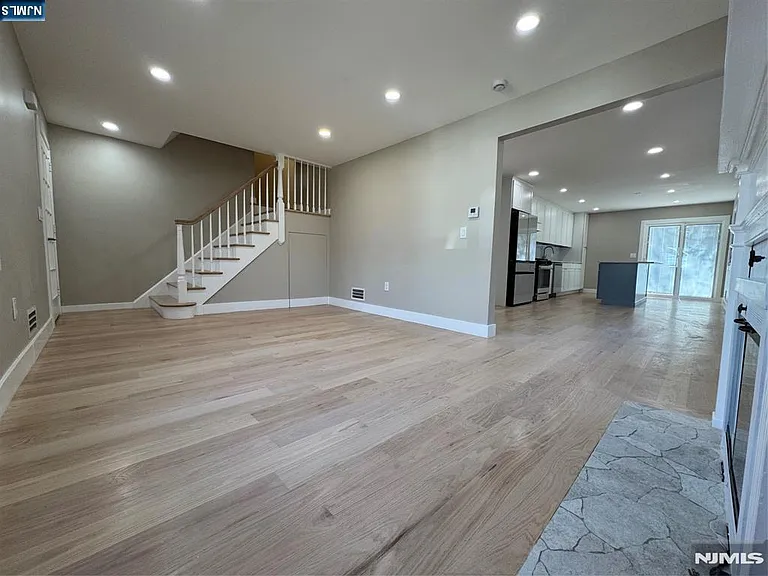 8 Dohrman Ave — Photo 6