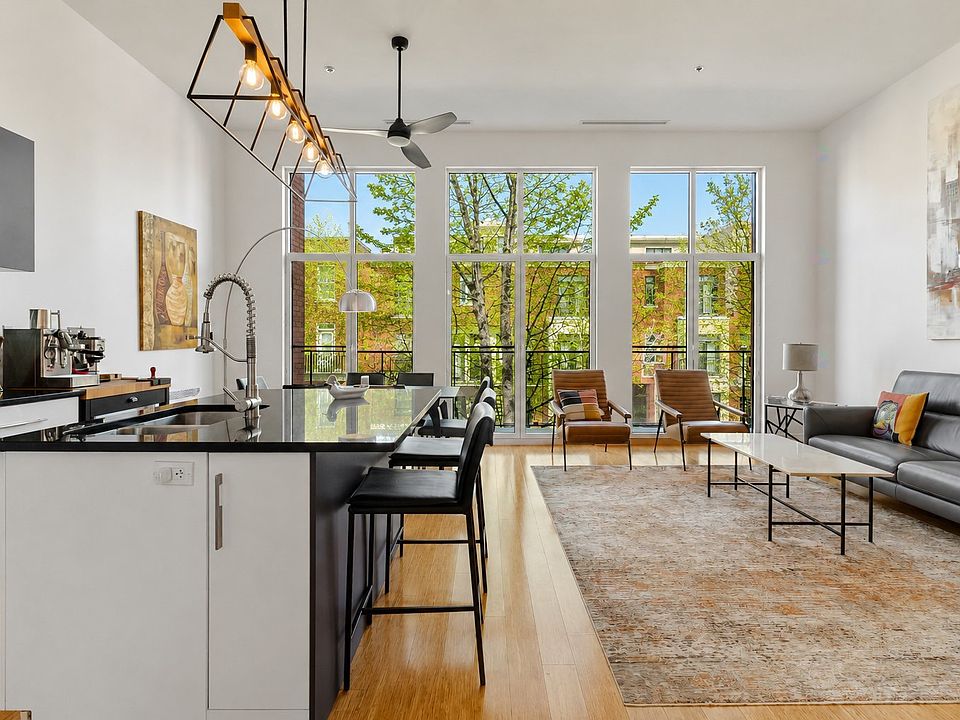 1st image of 642 Rue De La Close #201