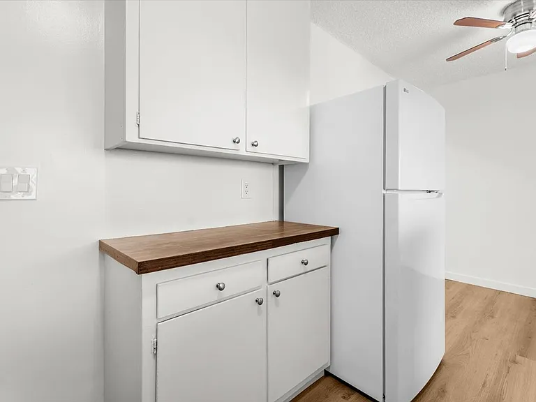4458 Woodman Ave #8 — Photo 9