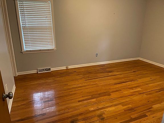 4th image of 9315 Lowell Ave