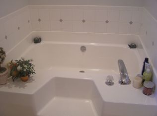 90 Cottonwood Dr, Barboursville, VA 22923
