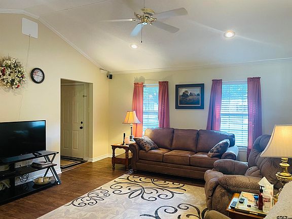 3rd image of 311 Toby Ln