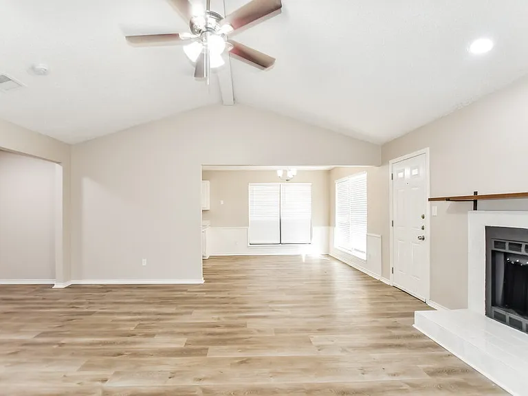 308 Southlake Dr — Photo 5