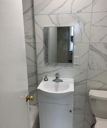 4th image of 170 New York Ave #9