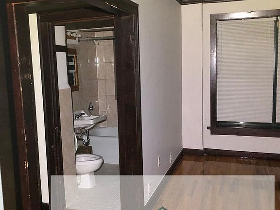 2nd image of 846 W Montrose #505