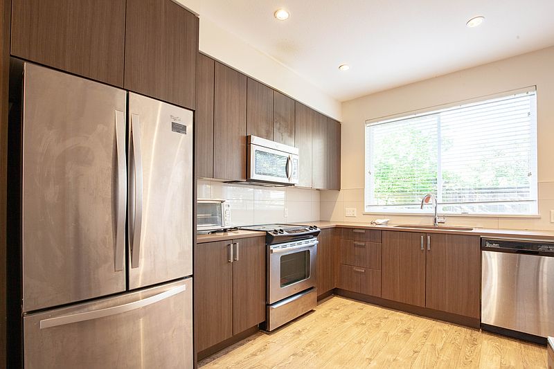 Burnaby Townhouse for rent - 3 Bedrooms — photo 4