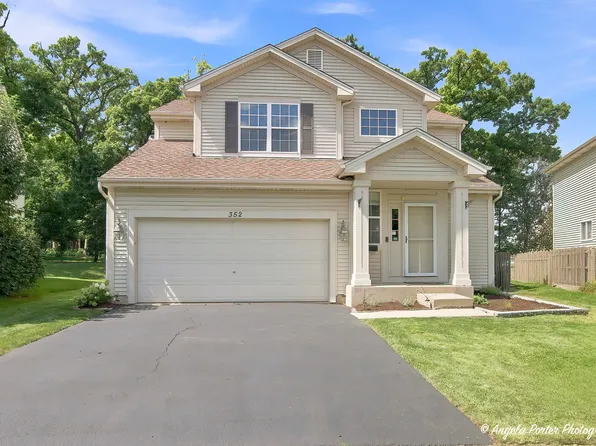 352 N Cornerstone Dr, Volo, IL 60020