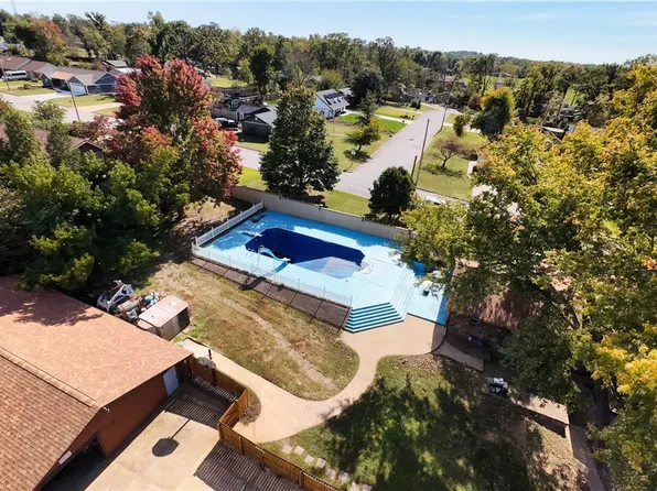 1402 NW 11th St, Bentonville, AR 72712