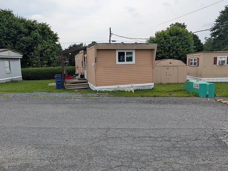 129 Ashlyn Dr — Photo 3