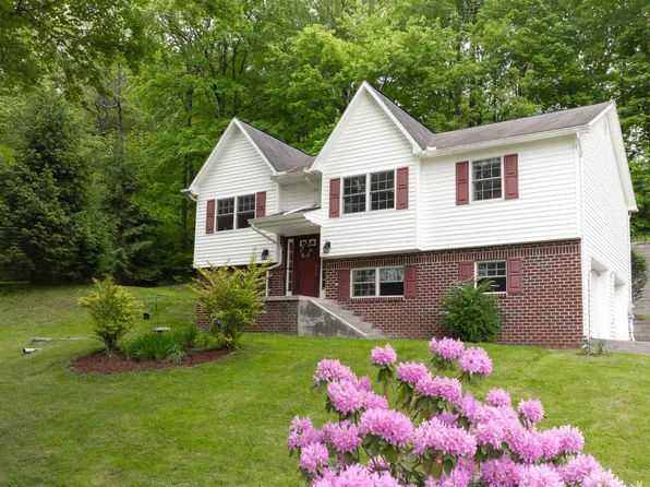 33 Rocky Top Ln, Morgantown, WV 26508