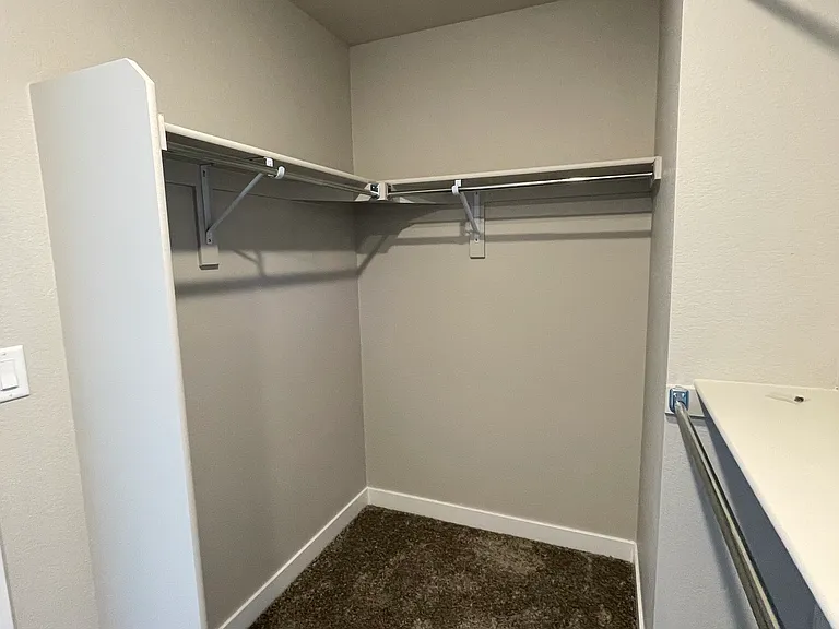 922 Colorado River Ave — Photo 11
