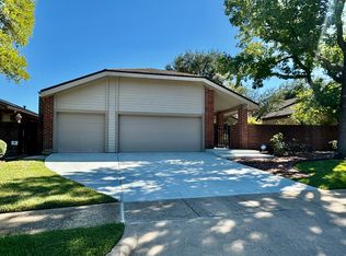 110 Fox Glen Cir, Irving, TX 75062