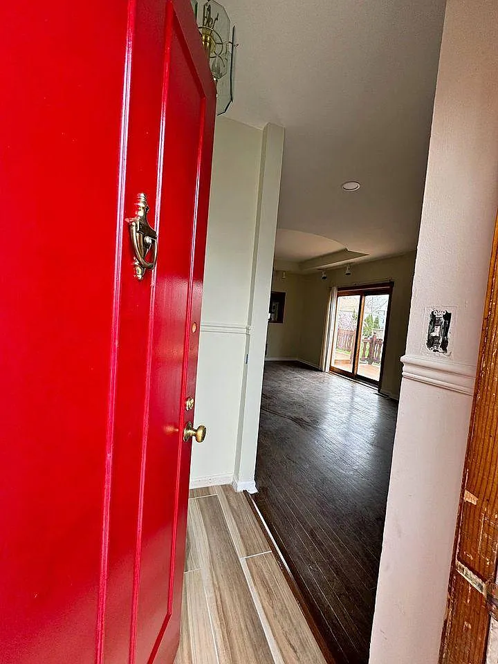 Davidson Pl, Whiting — Photo 1