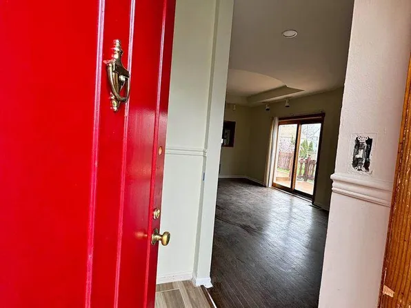 (undisclosed Address), Whiting, IN 46394