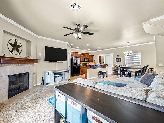 5th image of 11 NE Summerwood Dr