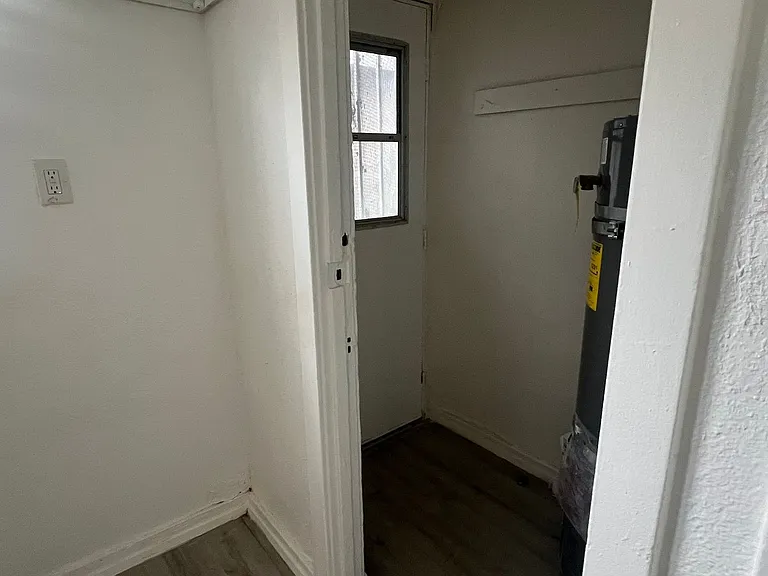 8330 S Figueroa St — Photo 16