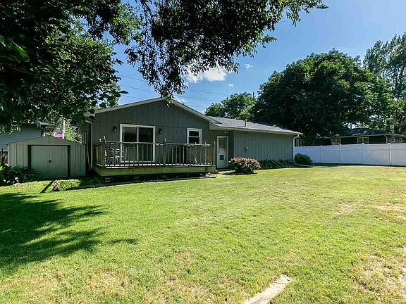5th image of 209 27th Avenue Ct
