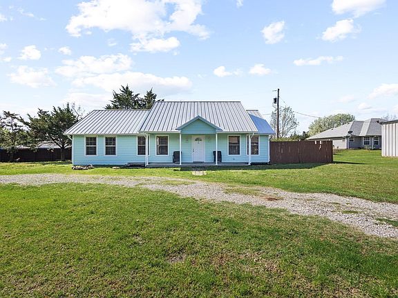 2nd image of 404 Willow Dr