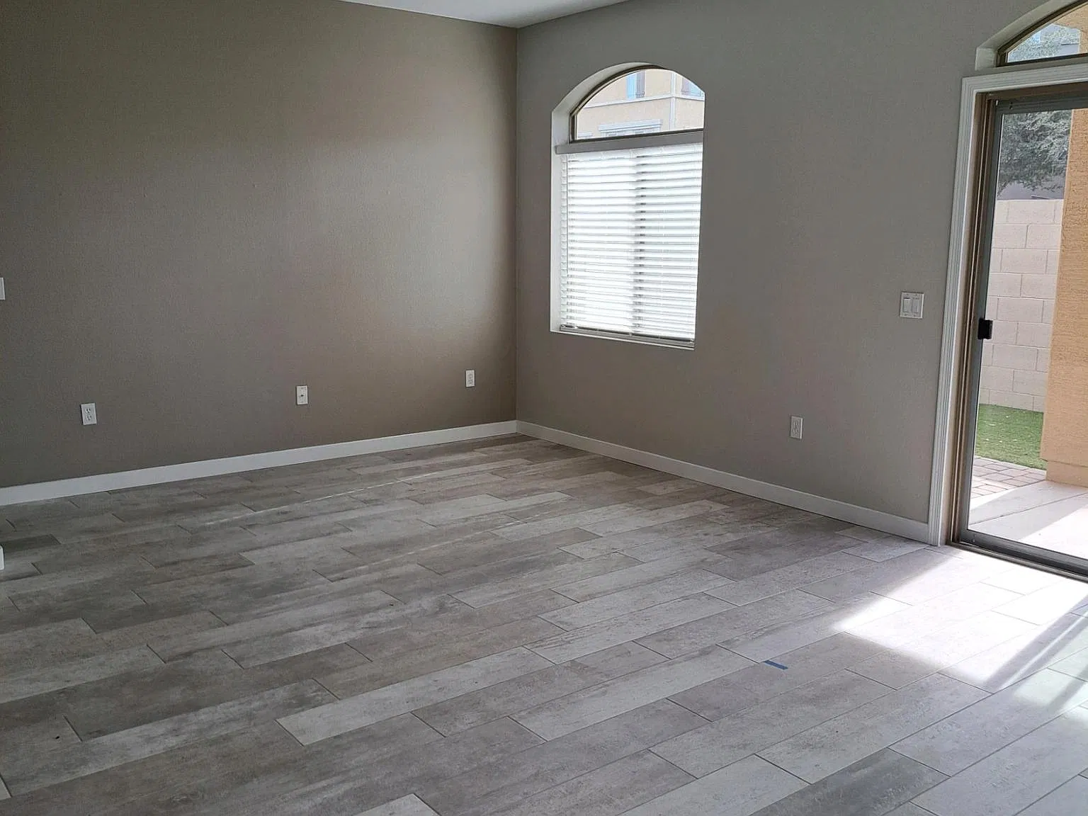 2402 E 5th St — Photo 3