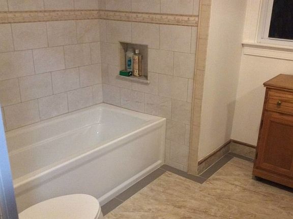 4th image of 18 Holton St #18